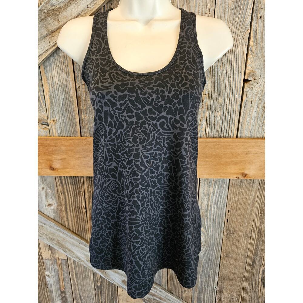 Lululemon size 8 (?) Black textured floral tooled seamless tank top EUC active